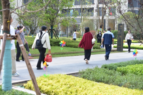 交房现场2（谢杰 摄）-副本.jpg