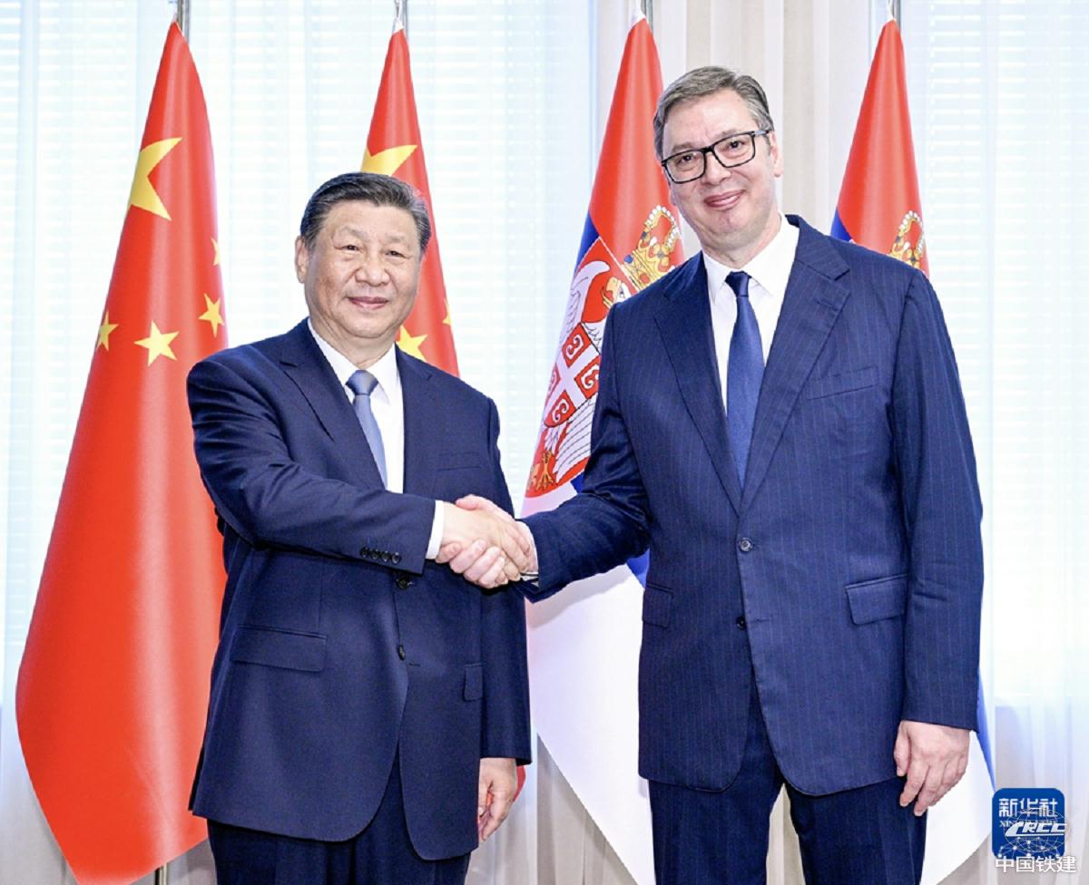 习近平同塞尔维亚总统武契奇举行会谈(中国铁建参建匈塞铁路).jpeg