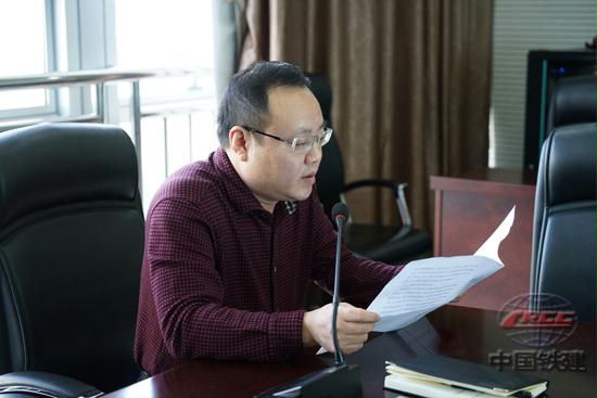 图2、竞聘人员做竞聘演讲(原礼慈 摄).JPG