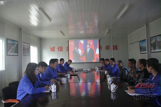 002十四局南亚办事处、尼泊尔国家武警学院员工一起学习十九大.JPG