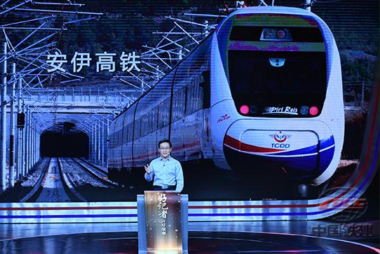 002刘英才在晚会现场.JPG