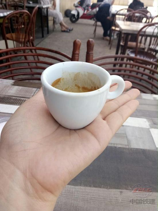 2. 大小如酒盅的咖啡杯—崔玉玉摄.jpg