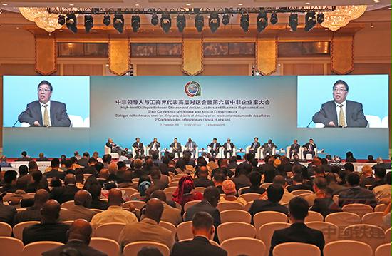 庄尚标在大会上发言(徐云华 摄).jpg