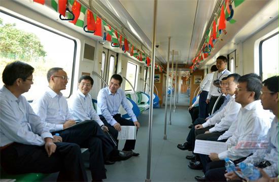 001陈晓东乘坐阿布贾城铁体验.jpg