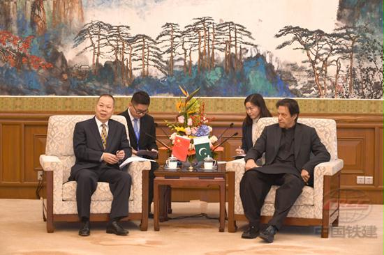 陈奋健在钓鱼台国宾馆会见巴基斯坦总理伊姆兰•汗(李锦龙 摄).JPG